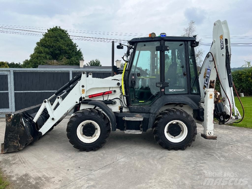 JCB 3CX Ekskavatori-iekrāvēji