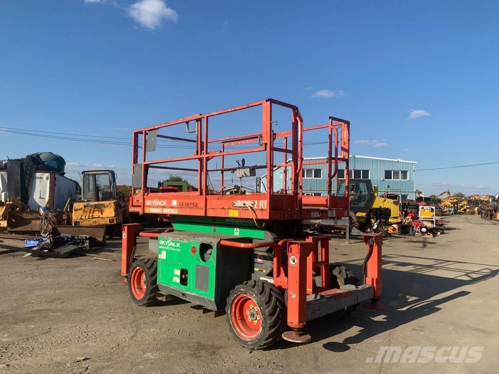 SkyJack SJ 6832 RT Šķerveida pacēlāji
