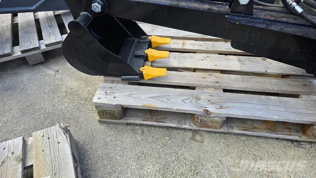  Grävarm Avant bobcat Lietoti riteņu kompaktiekrāvēji