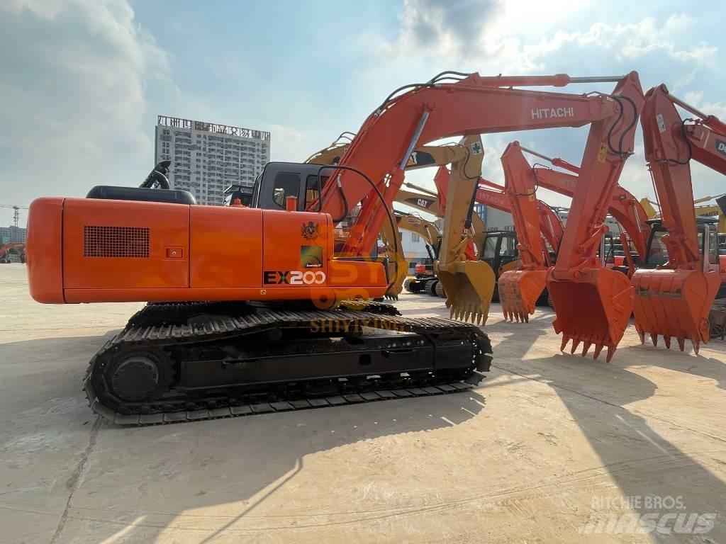Hitachi EX 200 Kāpurķēžu ekskavatori