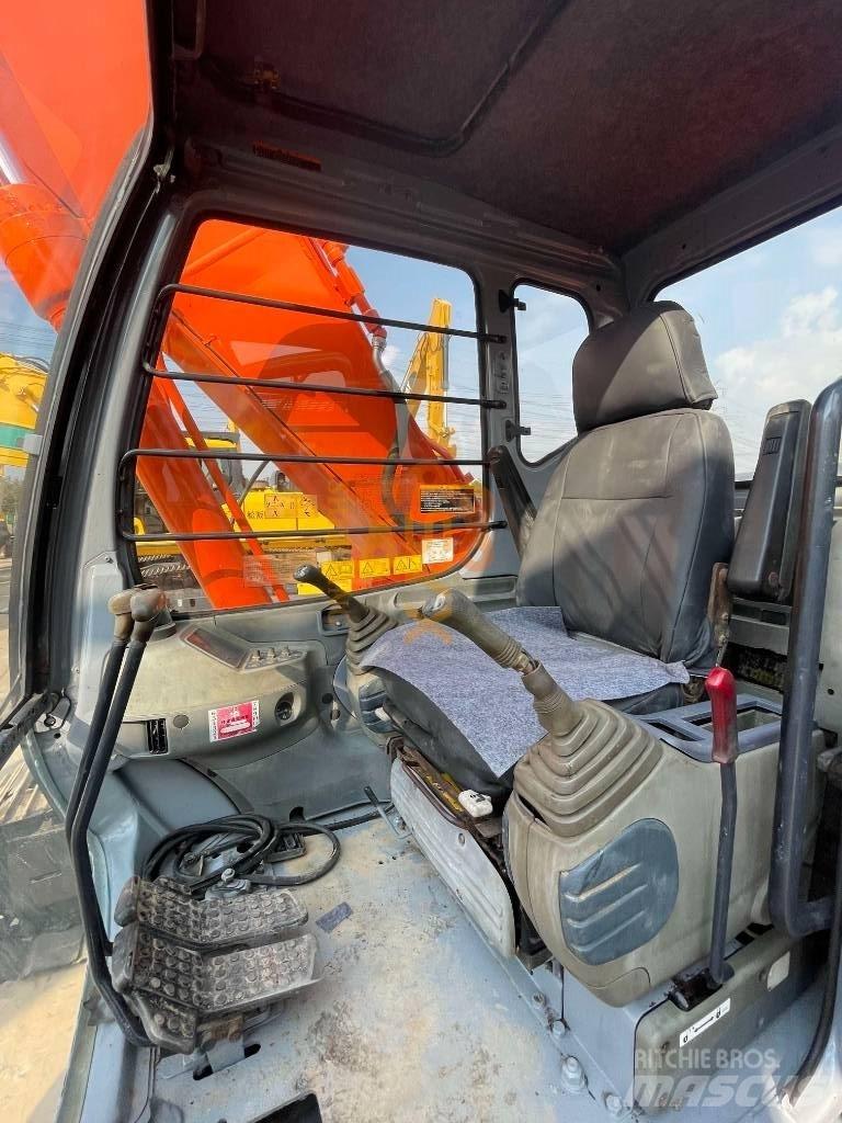 Hitachi EX 200 Kāpurķēžu ekskavatori