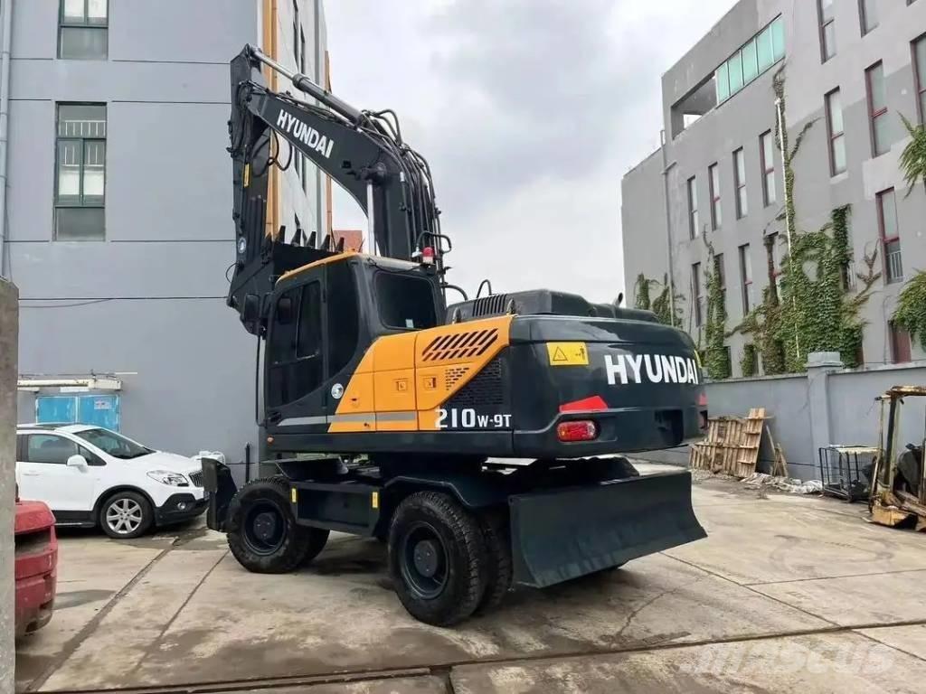 Hyundai R210W-9T Ekskavatori uz riteņiem