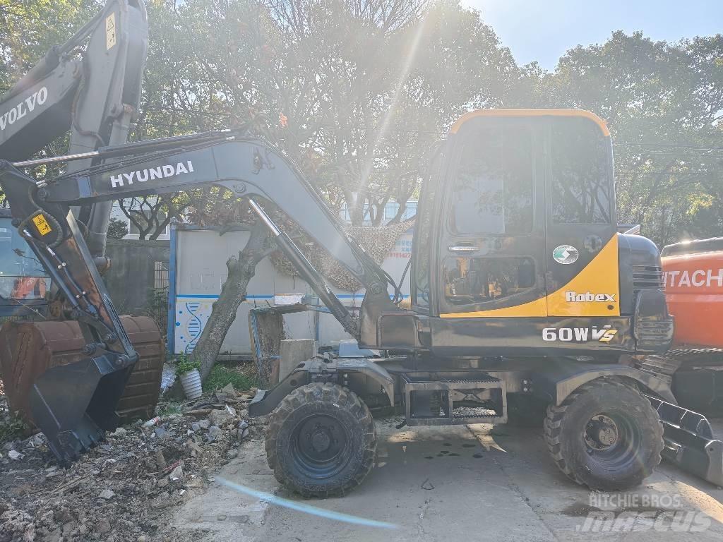Hyundai R60W Ekskavatori uz riteņiem
