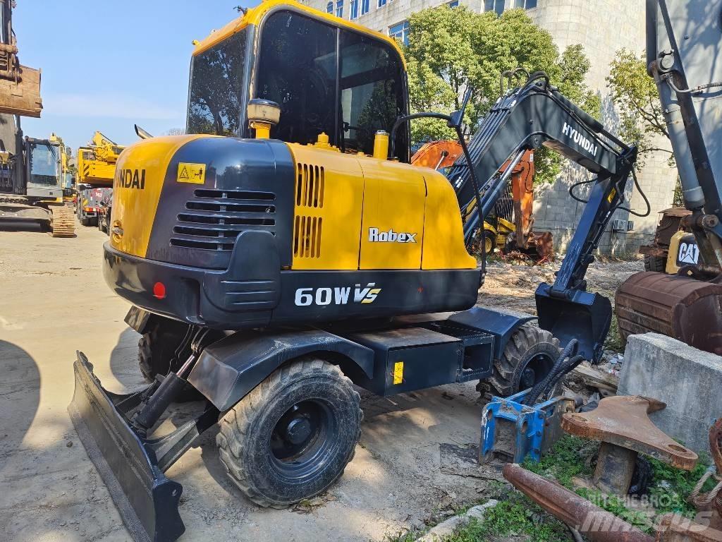 Hyundai R60W Ekskavatori uz riteņiem