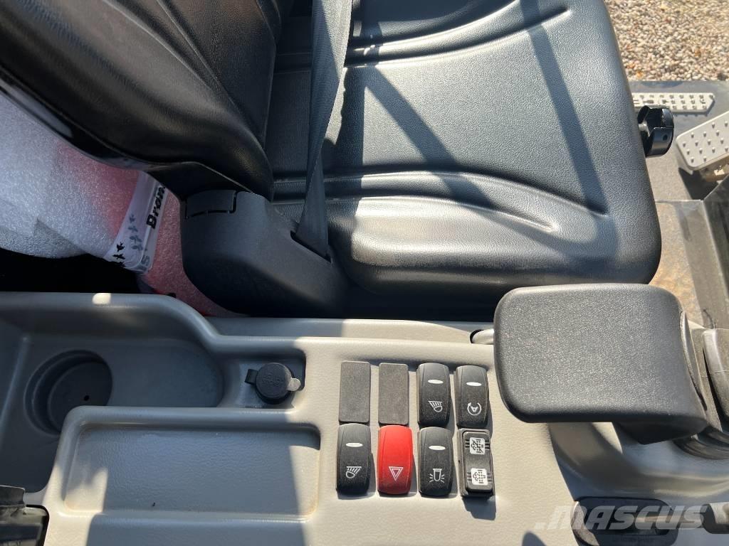 JCB 403 Plus Mini iekrāvēji