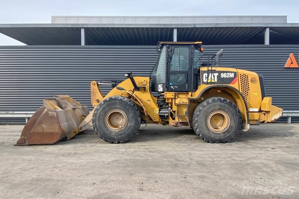 CAT 962M Iekrāvēji uz riteņiem