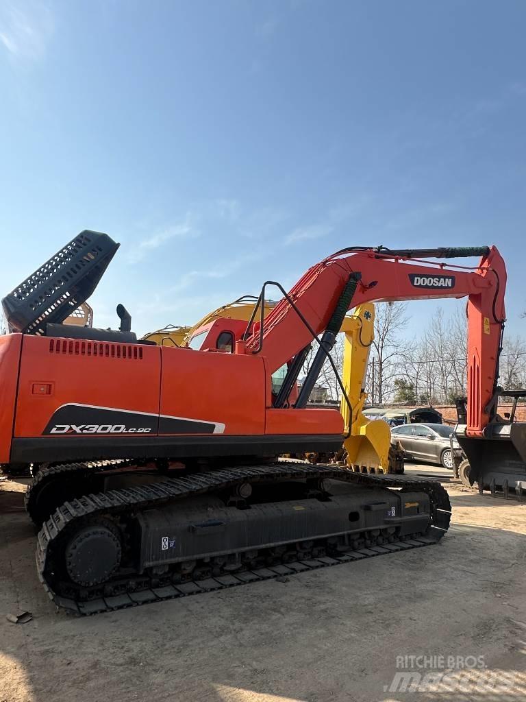 Doosan DX 300 Kāpurķēžu ekskavatori
