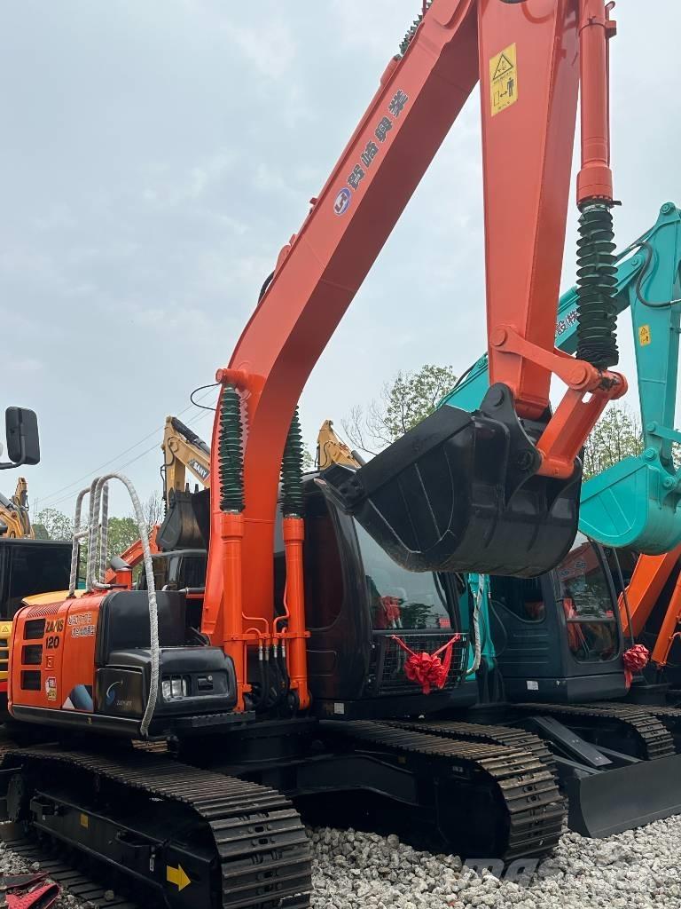 Hitachi ZX 120 Kāpurķēžu ekskavatori