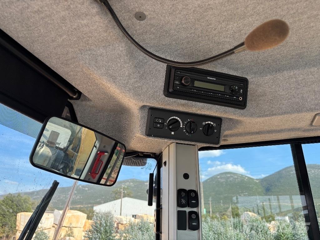 Volvo L 260 H Iekrāvēji uz riteņiem