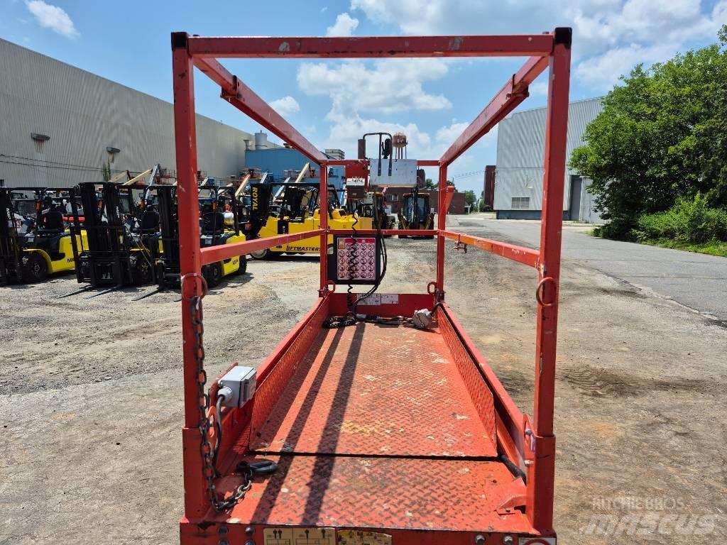 SkyJack SJ 3220 Šķerveida pacēlāji