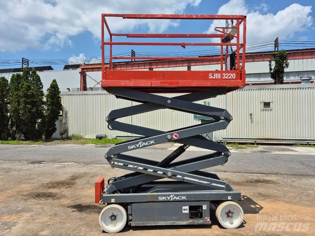 SkyJack SJ 3220 Šķerveida pacēlāji