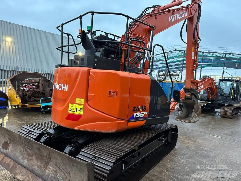 Hitachi ZX 135 US-6 Kāpurķēžu ekskavatori
