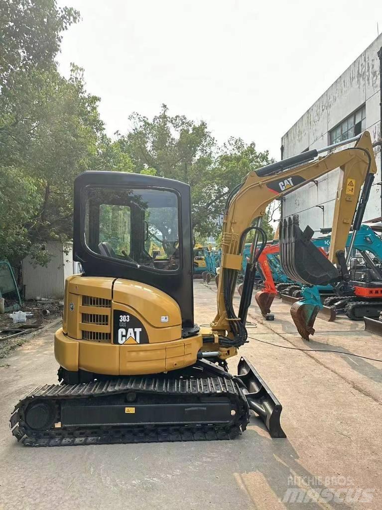 CAT 303 Kāpurķēžu ekskavatori