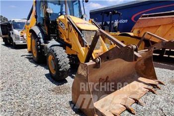 JCB 3CX 4X4 Ekskavatori-iekrāvēji