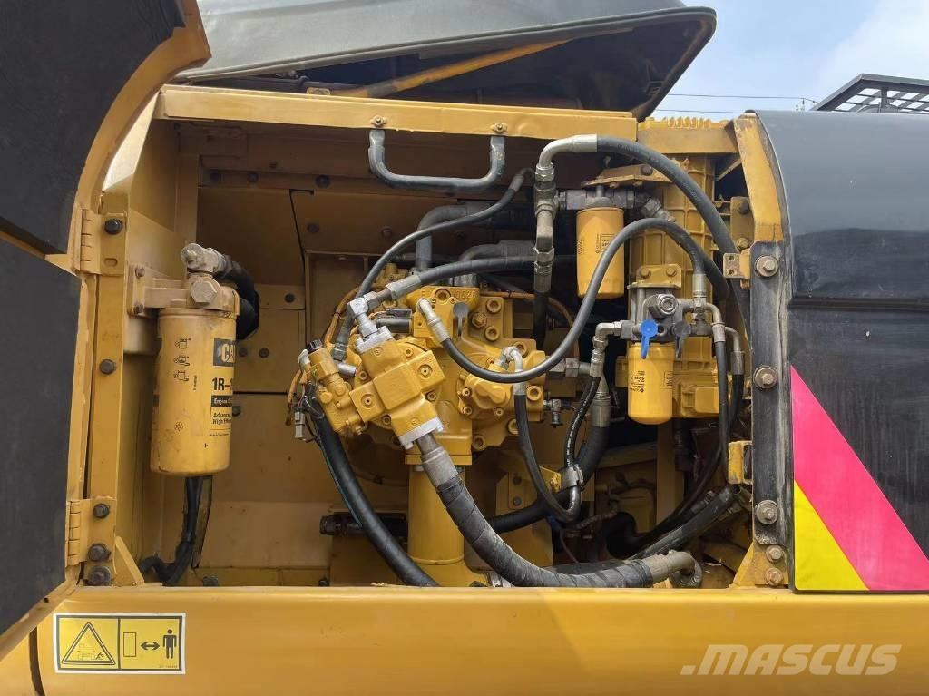 CAT 336 d Ekskavatori tālās sniedzamības darbiem