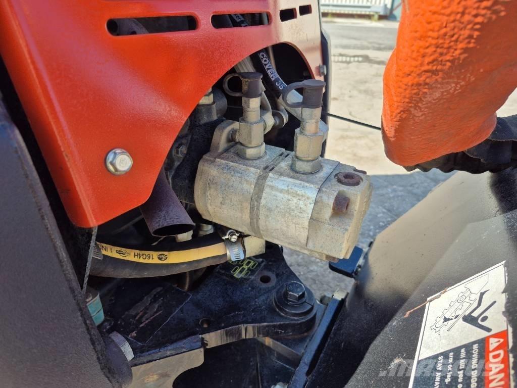 Ditch Witch R300 Tranšeju racēji