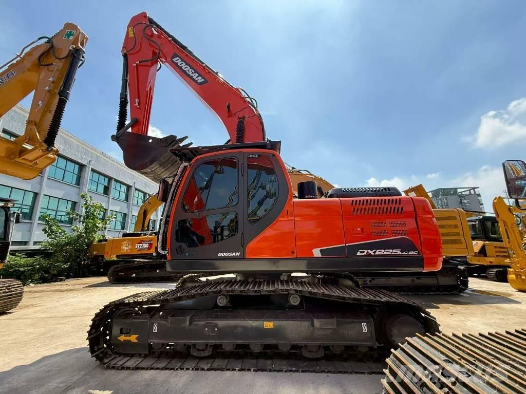 Doosan DX 225 Kāpurķēžu ekskavatori