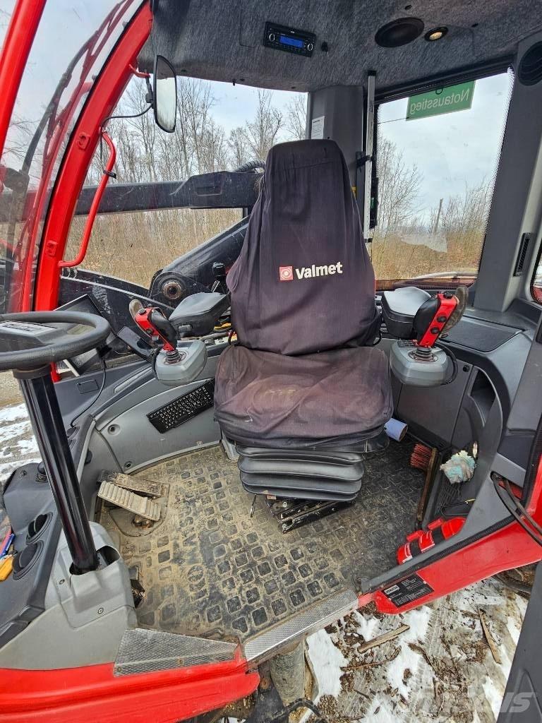 Komatsu 951 Harvesteri