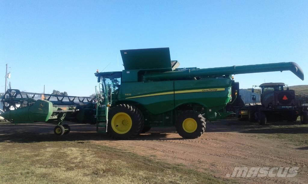 John Deere S 670 Ražas novākšanas kombaini