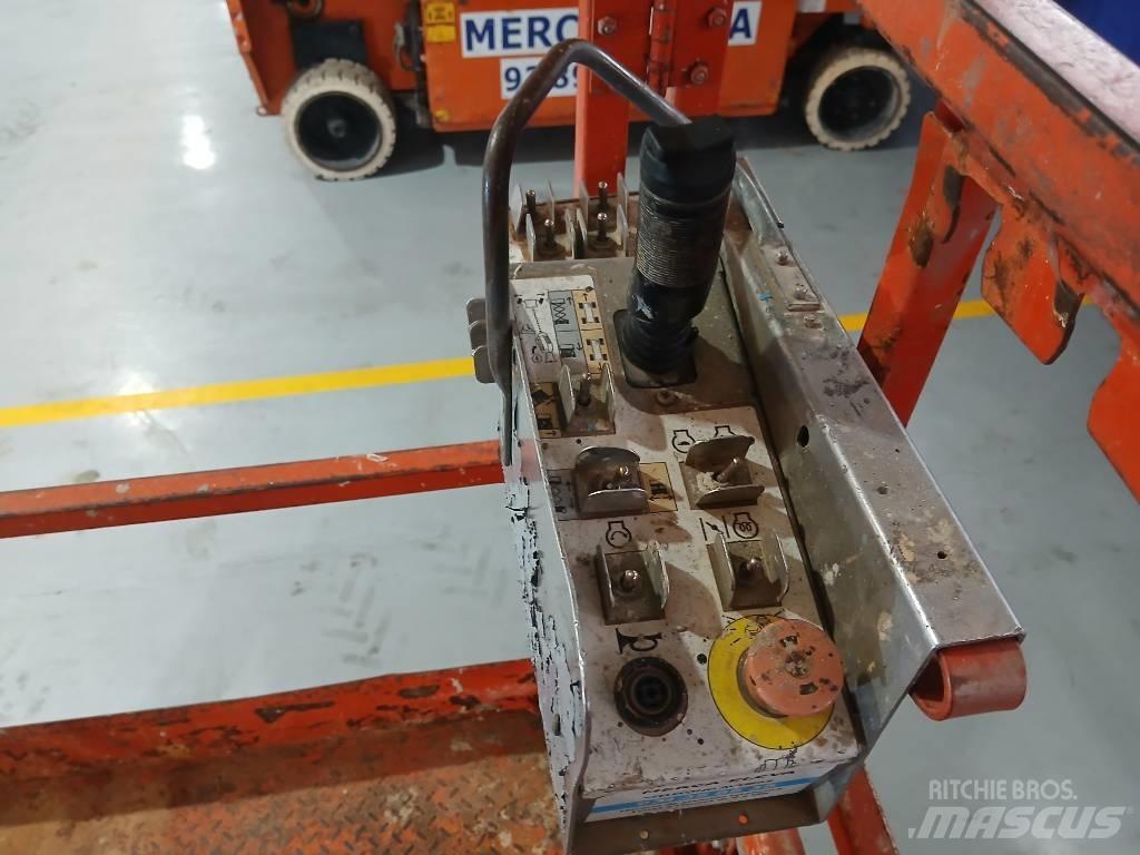 SkyJack SJ 6826 RT Šķerveida pacēlāji