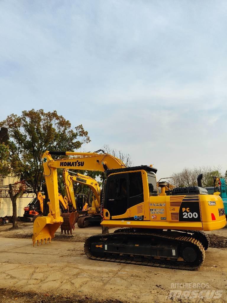 Komatsu PC200 Kāpurķēžu ekskavatori