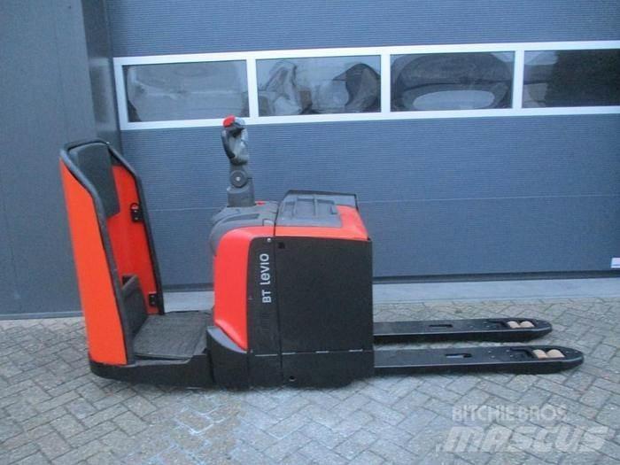 Toyota LPE 250 Hidrauliskās stalažas ar platformu