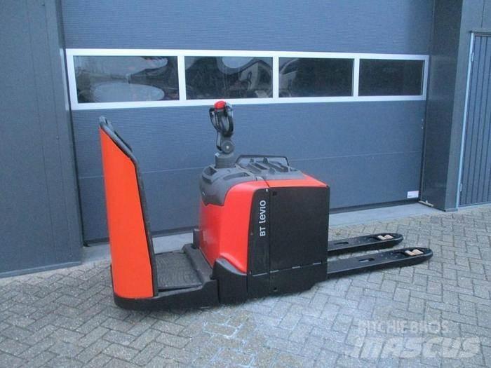 Toyota LPE 250 Hidrauliskās stalažas ar platformu