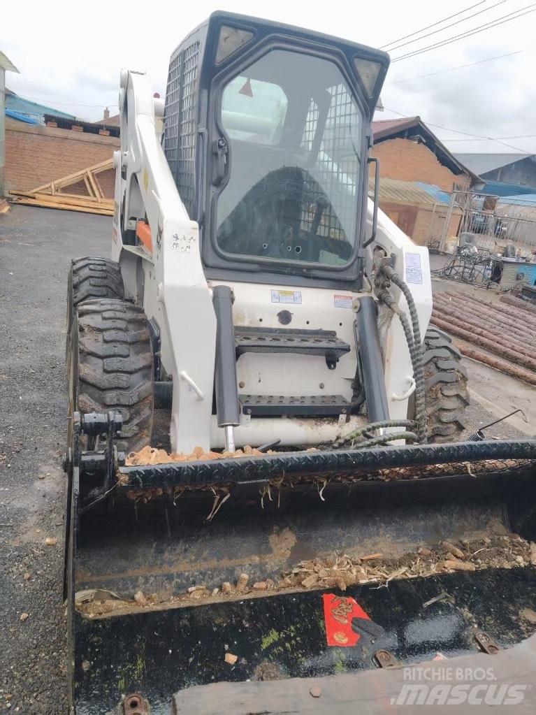 Bobcat S 300 Lietoti riteņu kompaktiekrāvēji