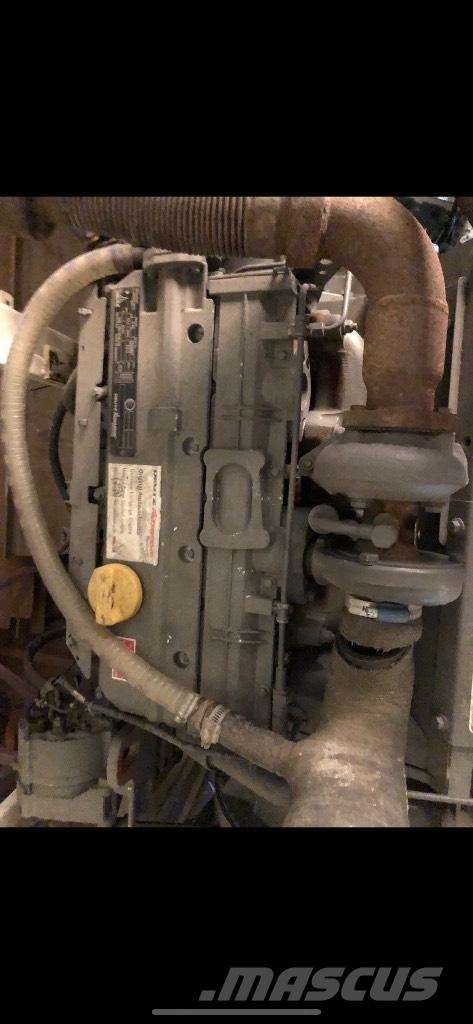 Deutz BF4M1012 Iekrāvēji uz riteņiem