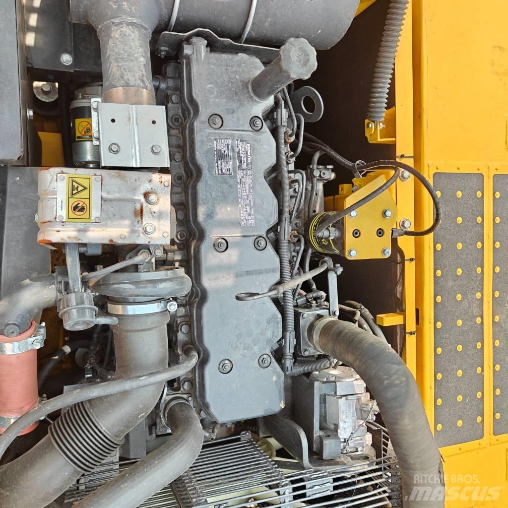 Komatsu 240-8 Kāpurķēžu ekskavatori