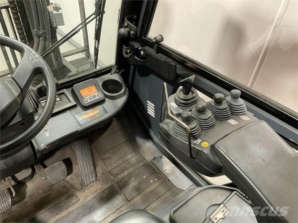 Toyota 40-8FD40N Tehnika ar dīzeļa dzinēju