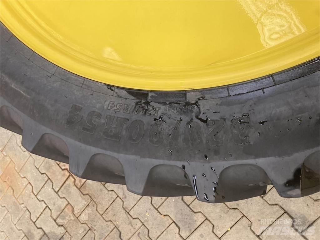 BKT 320/90R54 Riepas, riteņi un diski