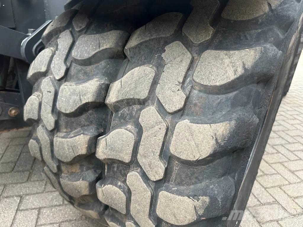 Doosan DX140W-5 Ekskavatori uz riteņiem