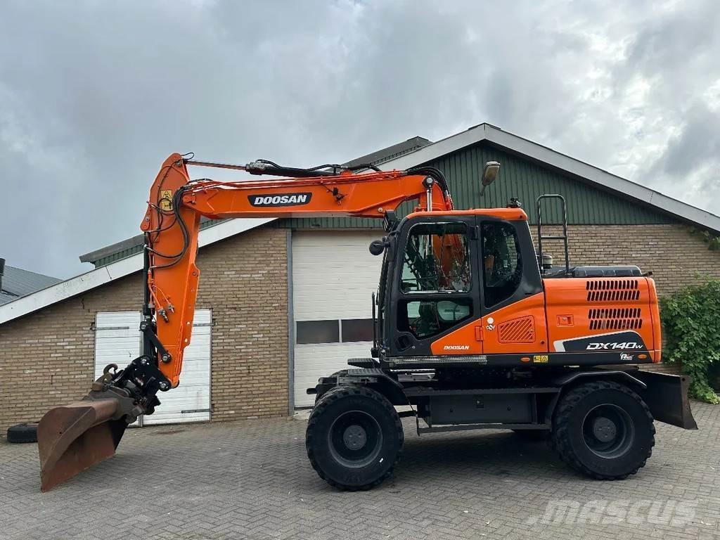 Doosan DX140W-5 Ekskavatori uz riteņiem