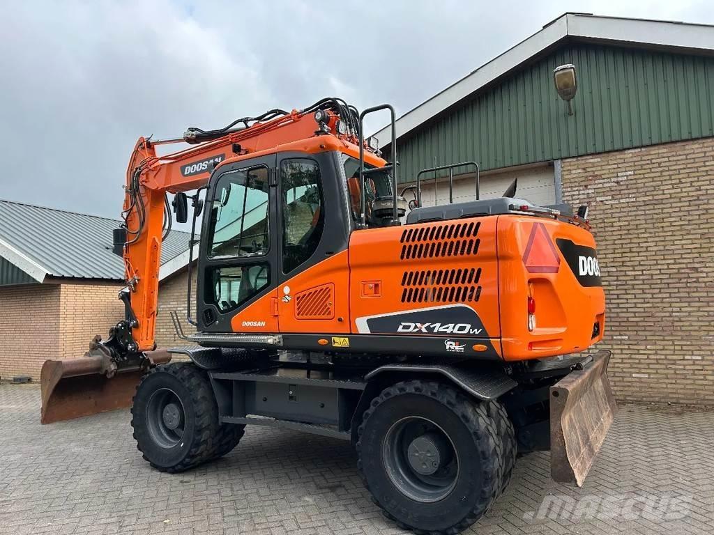 Doosan DX140W-5 Ekskavatori uz riteņiem