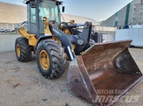 John Deere 544K Iekrāvēji uz riteņiem