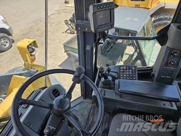 John Deere 544K Iekrāvēji uz riteņiem