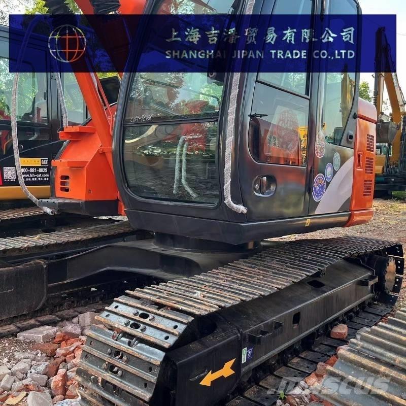 Hitachi ZX 135 Kāpurķēžu ekskavatori