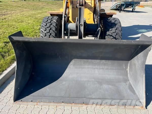 Volvo L 30 B Iekrāvēji uz riteņiem