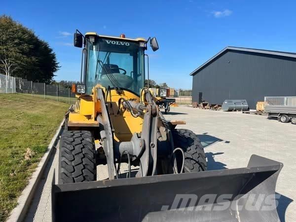Volvo L 30 B Iekrāvēji uz riteņiem