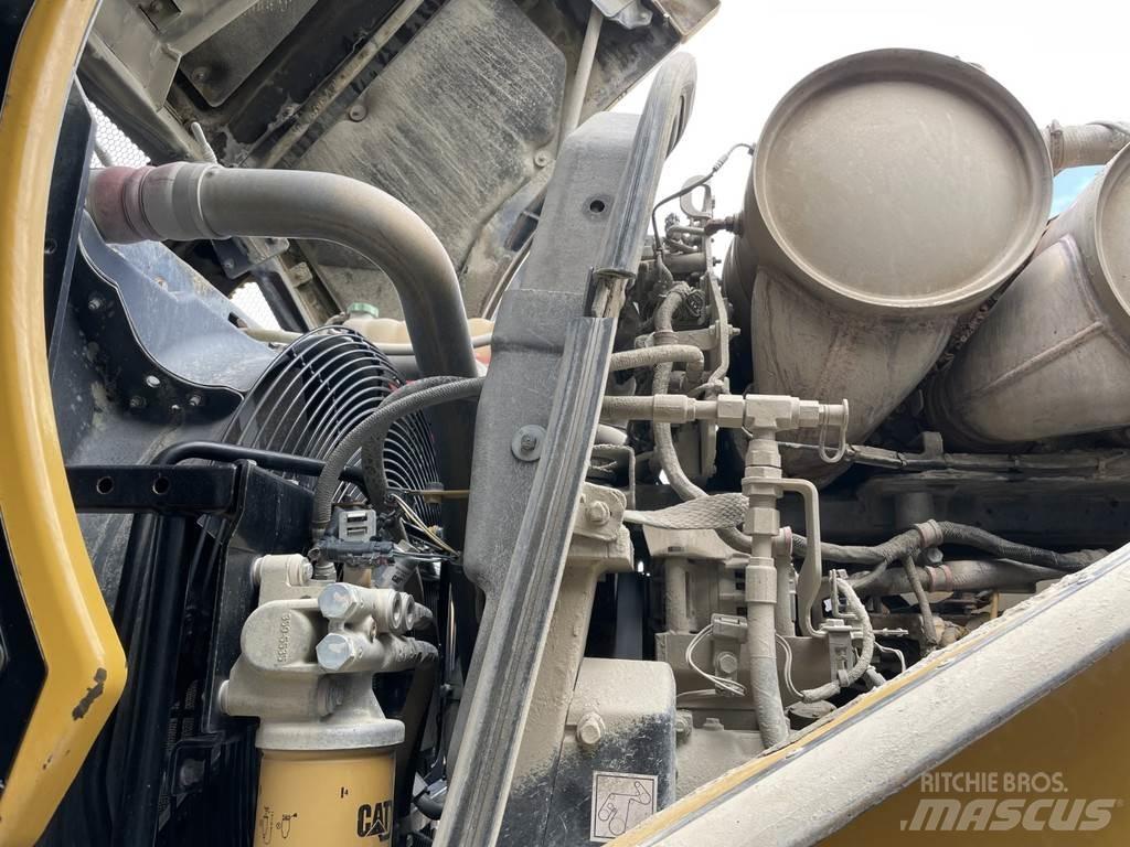 CAT 972M Iekrāvēji uz riteņiem