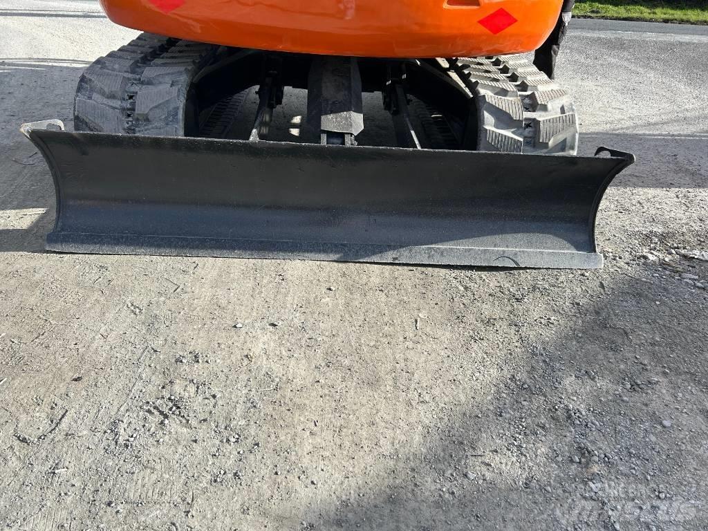 Hitachi ZX85USB-6 Vidēja lieluma ekskavatori 7 t - 12 t