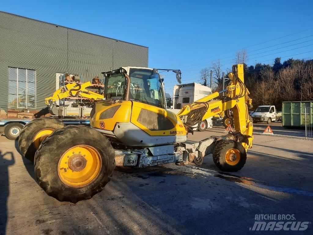 Menzi Muck M535 Ekskavatori uz riteņiem