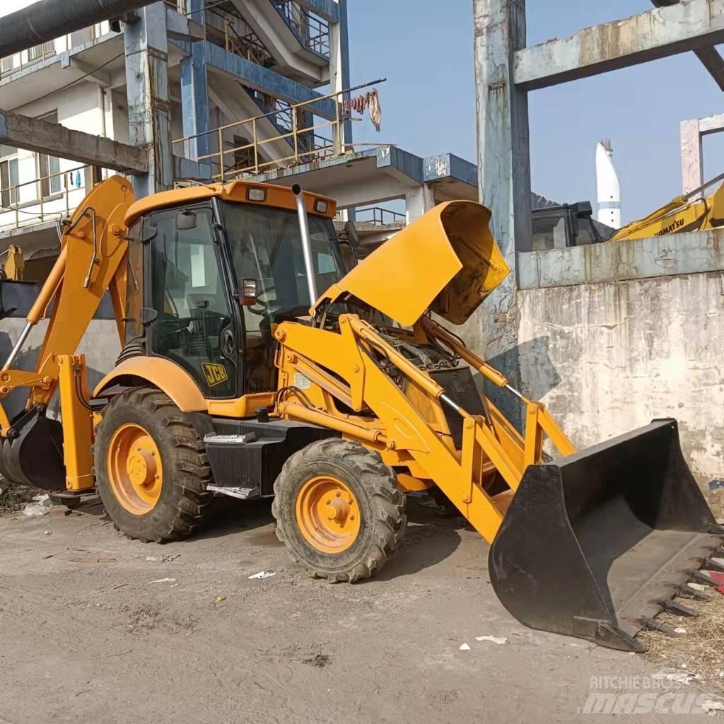 JCB 3CX Ekskavatori-iekrāvēji