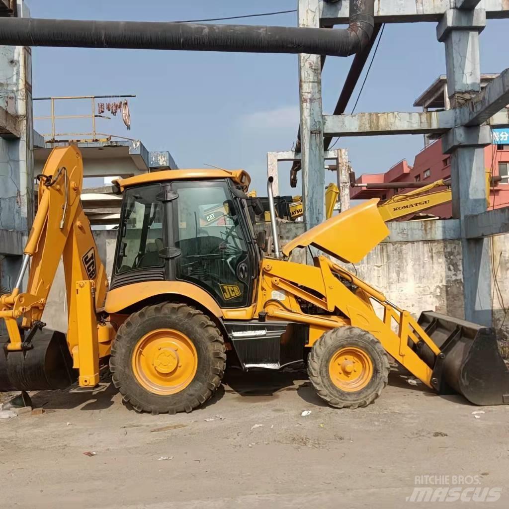JCB 3CX Ekskavatori-iekrāvēji