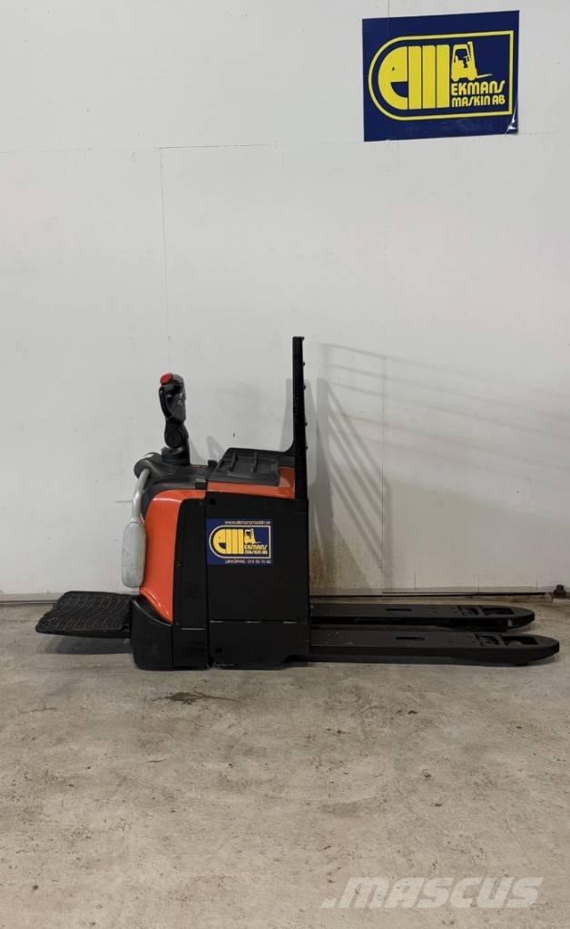 BT truck LPE 220 Hidrauliskās stalažas ar platformu