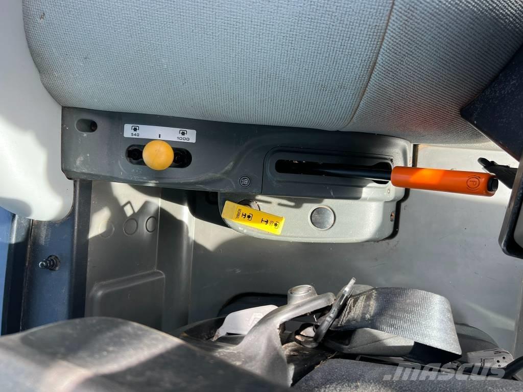 CLAAS Atos 230 Traktori