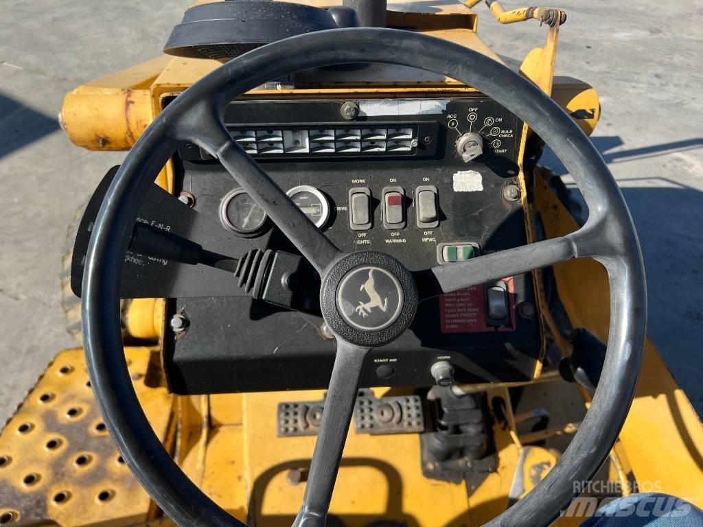John Deere 210 LE Frontālie iekrāvēji un ekskavatori