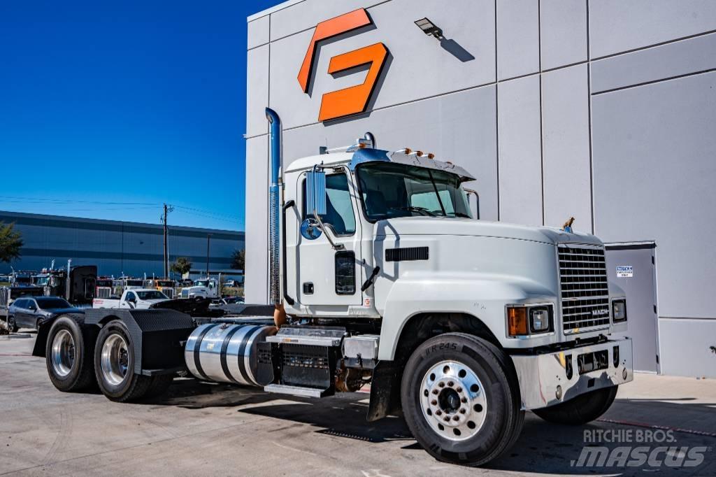 Mack Pinnacle Vilcēji