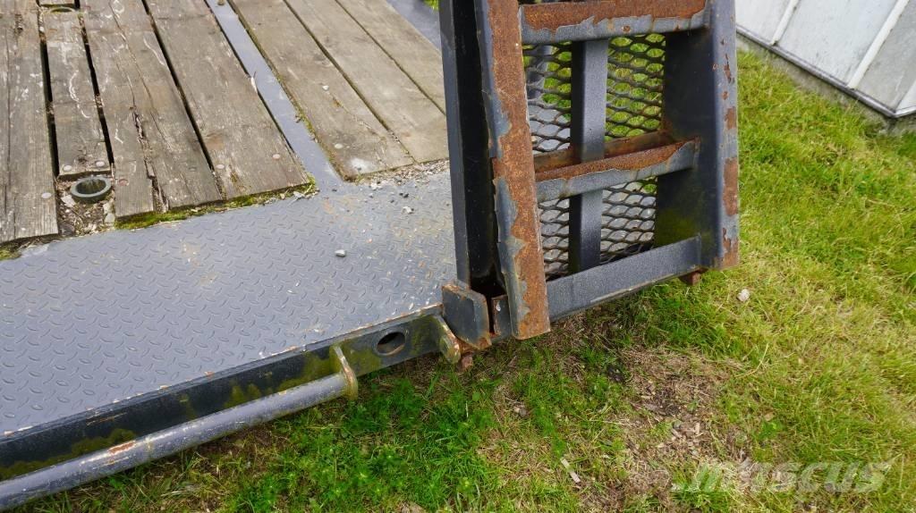  flakab Maskinflak Treileri ar āķi
